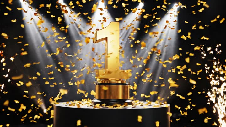 조명과 꽃가루 속 1위 트로피